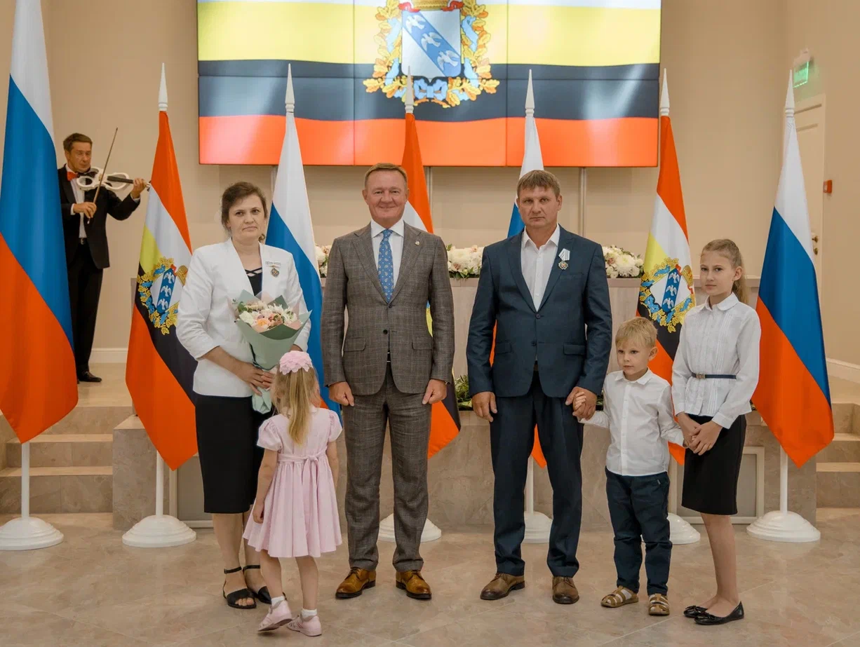 8 июля, в День семьи, любви и верности, состоялась торжественная встреча Губернатора Курской области Р. Старовойта с многодетными семьями Курской области
