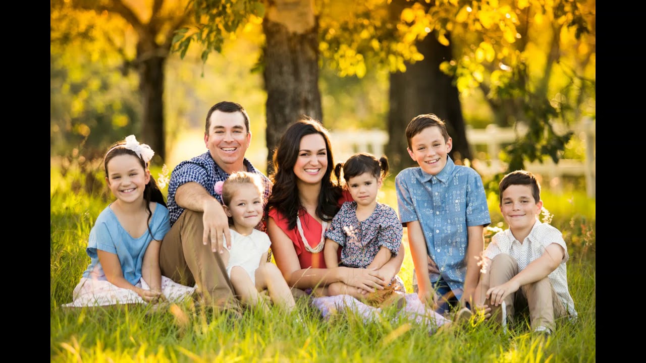 20 октября 2022 года в Курской области стартовал региональный конкурс социальной рекламы в области популяризации семейных ценностей и ответственного родительства «Точка опоры – семья!»