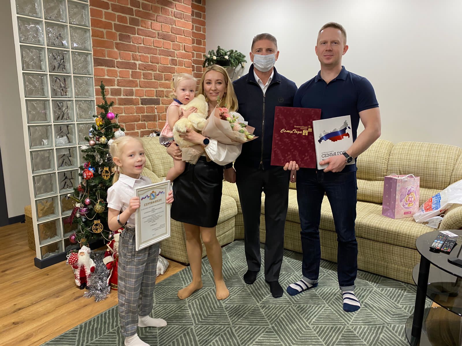 Семья  Ильи Александровича и Екатерины Ярославовны Асеевых   стала победителем на Всероссийском конкурсе «Семья года» в 2021 году в номинации «Молодая семья»