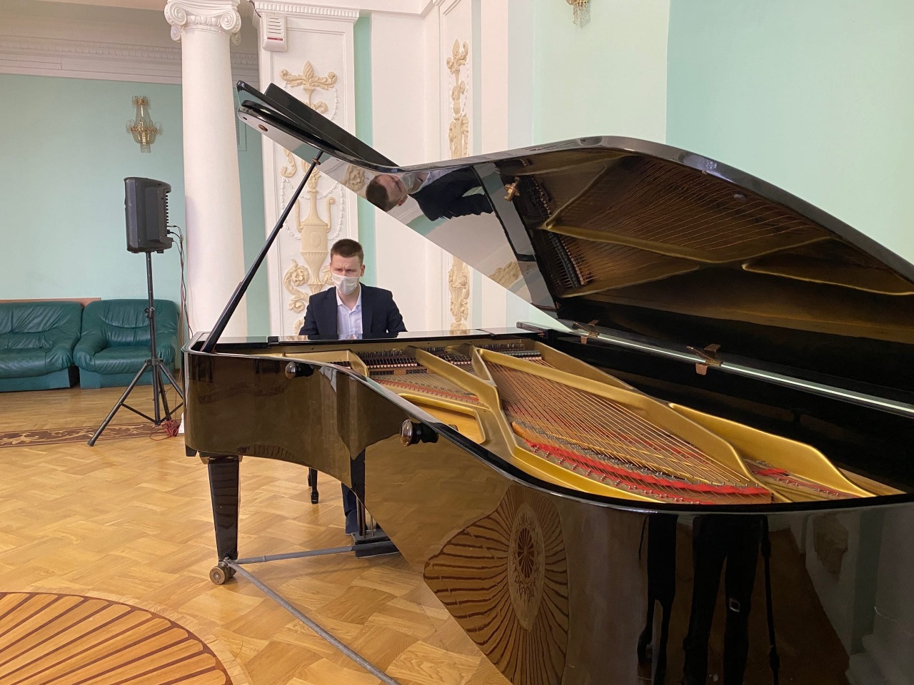 Вручение подарка в рамках новогодней акции «Елка желаний»