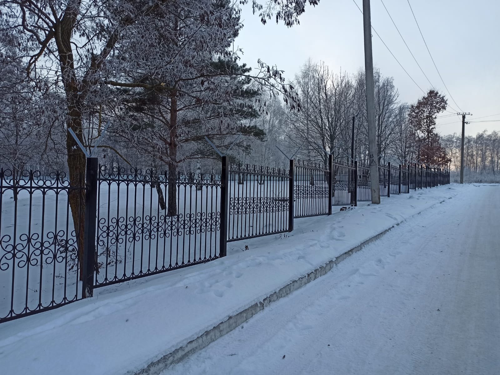 В Железногорском доме-интернате ветеранов труда завершена установка нового ограждения