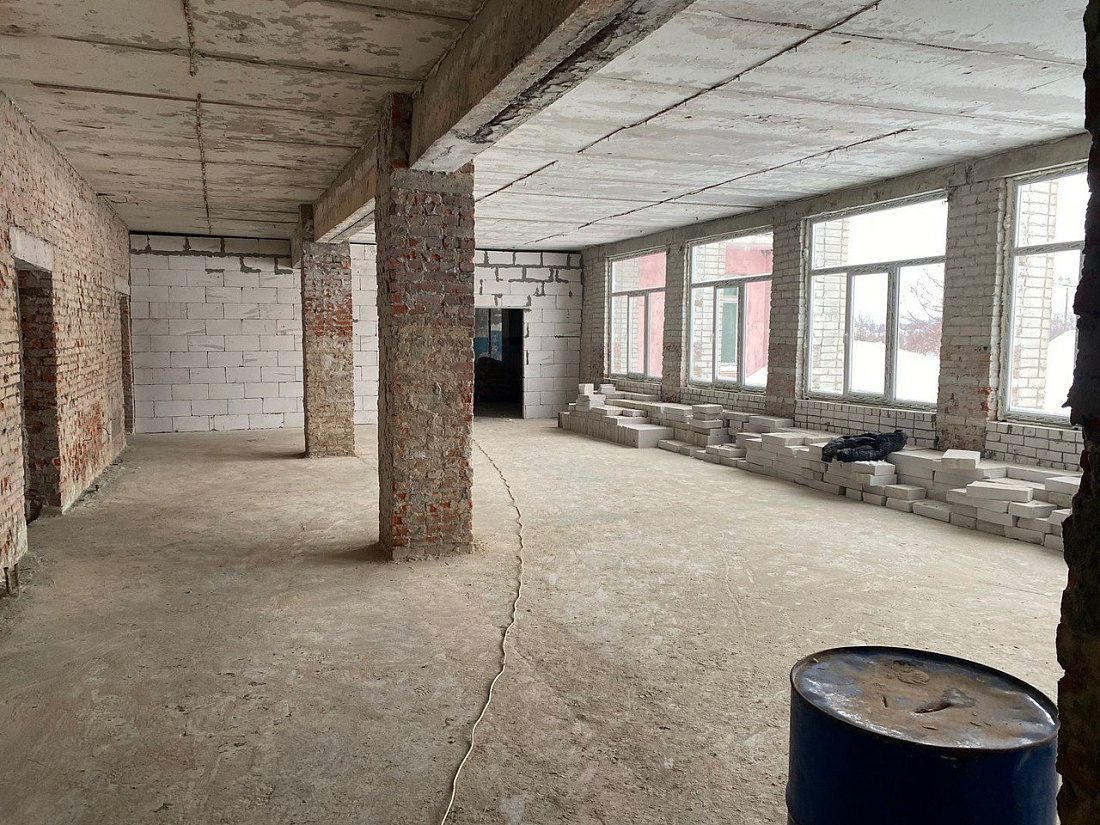 информационный стенд на доме о проведении капитального ремонта. курский региональный фонд капитального ремонта. виктор бобрышев курск фонд капитального ремонта. фонд капитального ремонта. фонд капитального ремонта курской области.